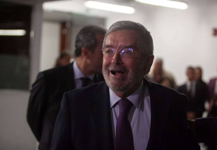 Roberto Velasco asume temporalmente la Cancillería mientras De la Fuente se somete a cirugía de columna