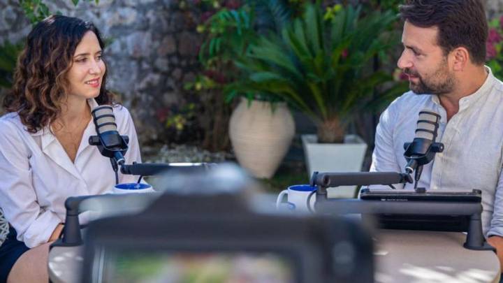 Ayuso, junto a Queipo: "Me atacan por ser mujer y de derechas"