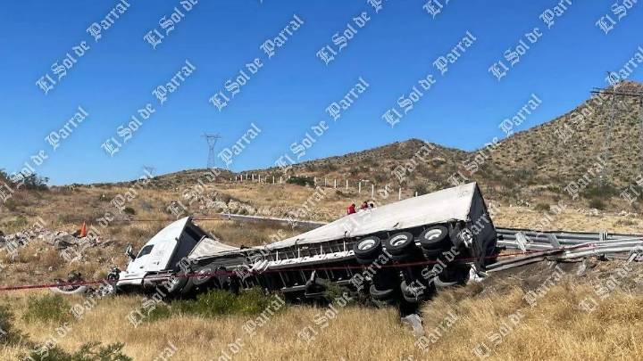 Accidente sobre la carretera Jiménez-Torreón deja por lo menos dos lesionados y cuatro fallecidos