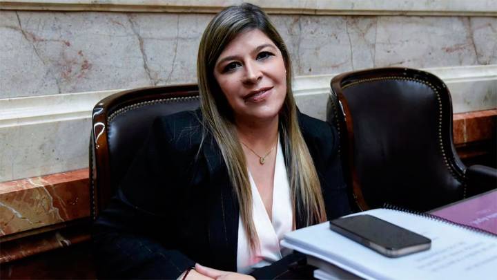 Verónica Razzini se suma a La Libertad Avanza y el oficialismo queda a cuatro bancas de la primera minoría en Diputados