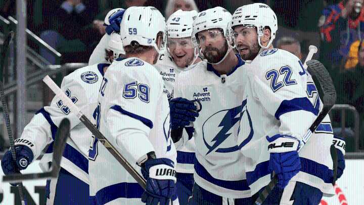 Lightning score 4 in 3rd, surge past Golden Knights