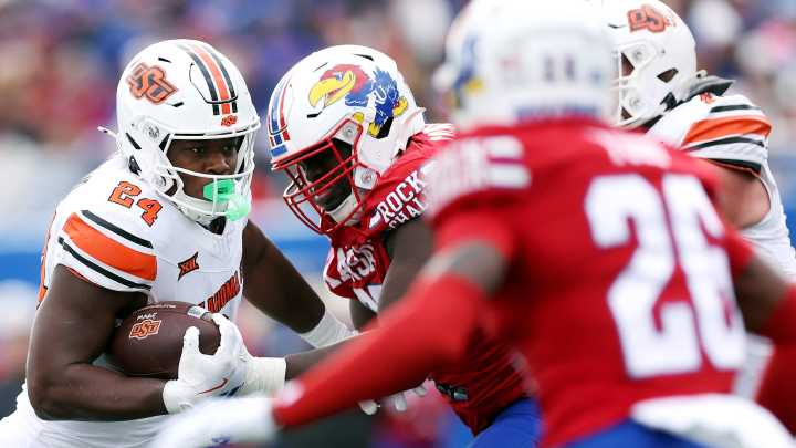 Oklahoma State Cowboys vs Kansas Jayhawks in Week 10 college football