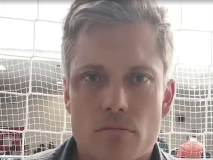 El video de un boxeador atacando a un taxista genera impacto mundial: "Me golpeó, caí al suelo y me pateó la cabeza"