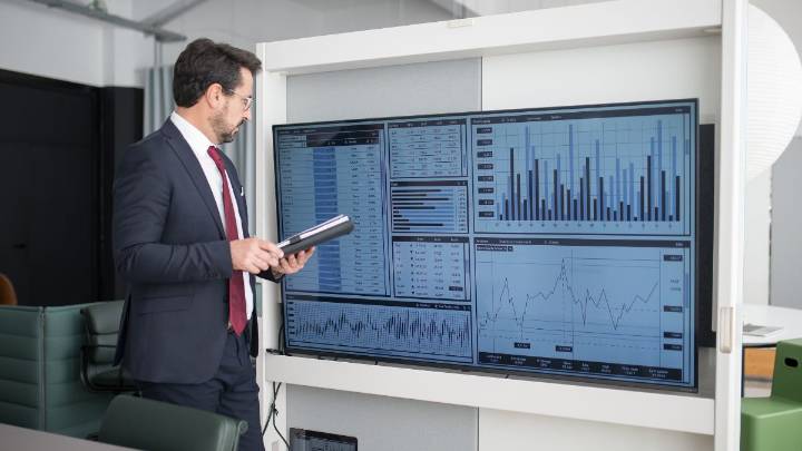 Stocks making the big moves midday: Shriram Finance, Bank of Baroda, Maruti Suzuki and more