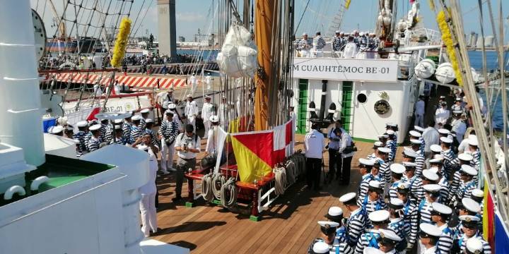Llega el Buque Escuela Cuauhtémoc en Veracruz: Sheinbaum rinde homenaje a cadetes fallecidos