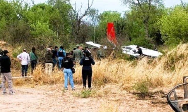Los dos pilotos bolivianos que estrellaron la avioneta narco cerca de Tucumán cayeron por comprar energizantes con dólares en la terminal de Rosario de la Frontera