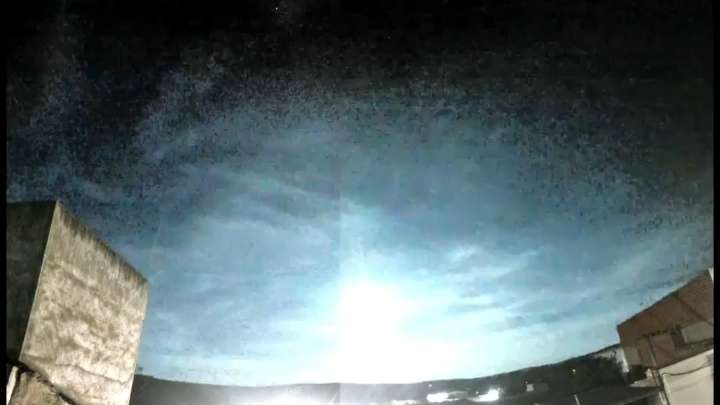 VÍDEO | Un meteoro ilumina el cielo de Arroyomolinos