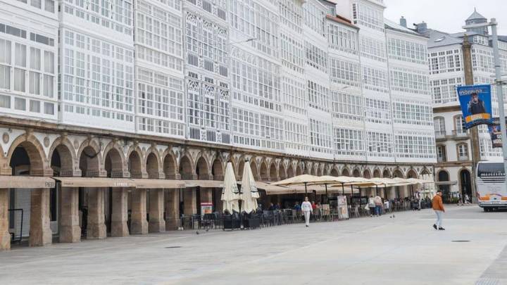 El Concello pedirá 'discreción' a las terrazas de A Coruña: estos son los colores que podrán tener