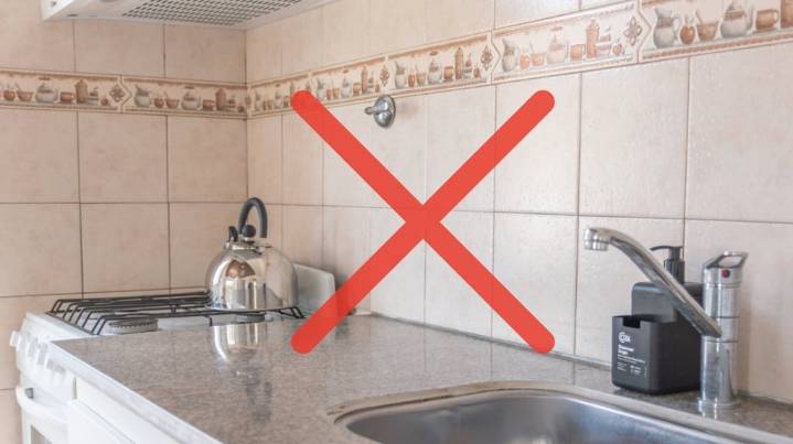 Adiós a los azulejos tradicionales: el revestimiento tendencia que se impone en las cocinas en 2026