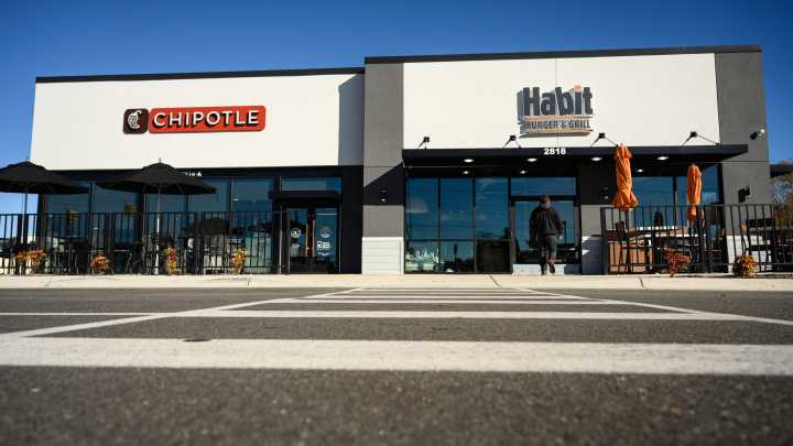 What stores and restaurants are being built in Fayetteville?