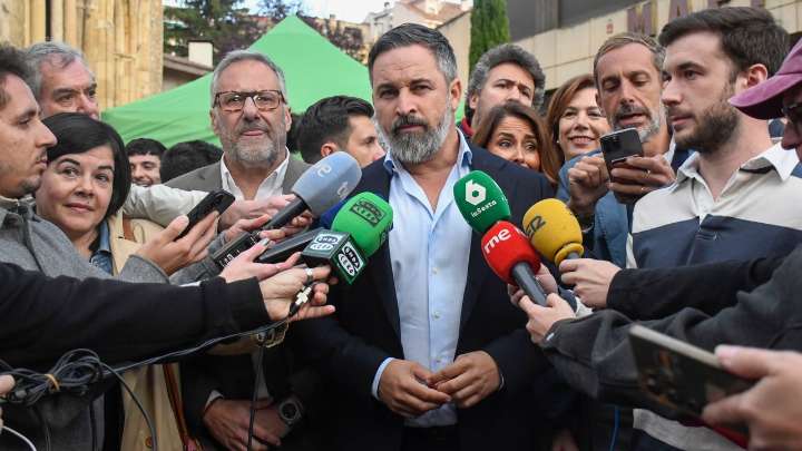Abascal, en contra de la dimisión de Mazón: “El PP entrega un balón de oxígeno a Sánchez”