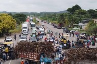 Estragos por bloqueo en carretera federal