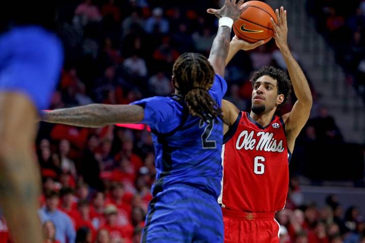 Deadspin | Ilias Kamardine puts up 26 points as Ole Miss edges Memphis