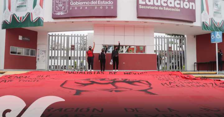 SEP y normalistas de Teteles pactan avance en demandas académicas