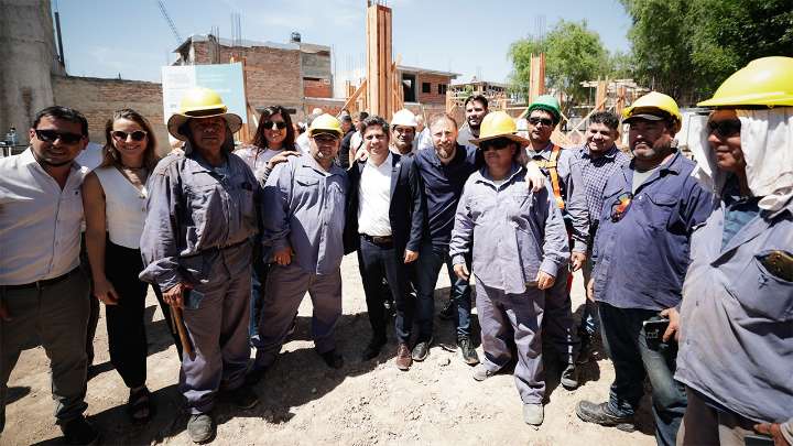 Kicillof supervisó la construcción de una nueva escuela secundaria en Lomas de Zamora