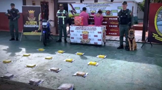 Decomisan 18 panelas de presunta marihuana a una pareja de motorizados en el Zulia