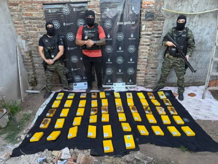 Megaoperativo antinarco en Santa Fe: 29 allanamientos, 13 detenidos vinculados a 'Los Monos' y 32 kilos de cocaína secuestrada