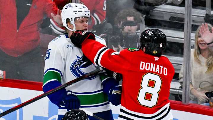 Blackhawks at Canucks odds, picks and predictions