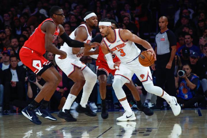 Knicks beat Bulls behind season-best offensive effort, snap three