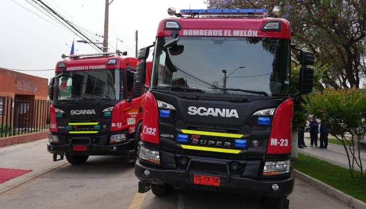 Gobierno Regional de Valparaíso entregó dos camiones aljibe para Bomberos de Nogales y un bus para el Municipio de Olmué