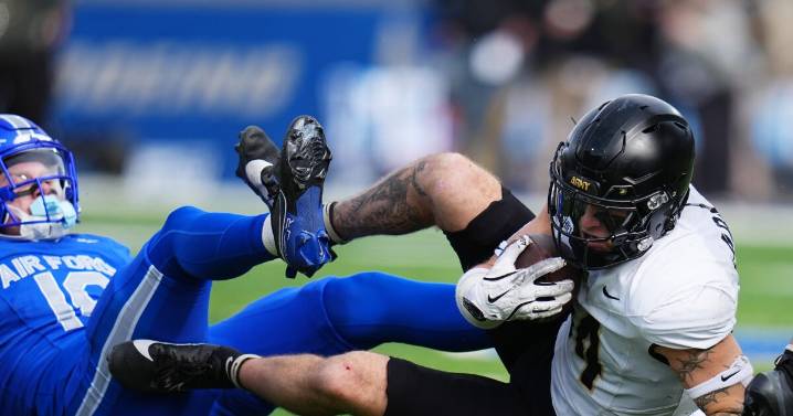 Dawson Jones makes game-winning field goal on final play to give Army a 20