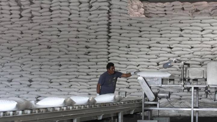 México va por la guerra del azúcar: castiga con aranceles a países sin tratado