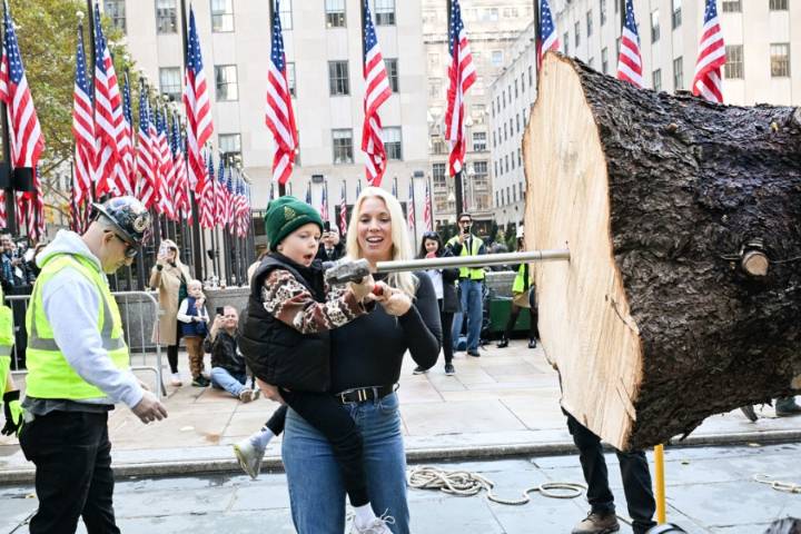 Young widow donates Rockefeller tree in honor of late husband
