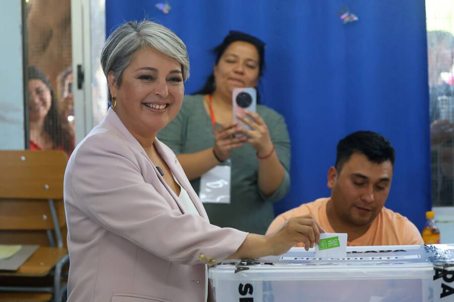 Jara emplaza a la derecha a no eludir debates: “La gente debe votar informada”