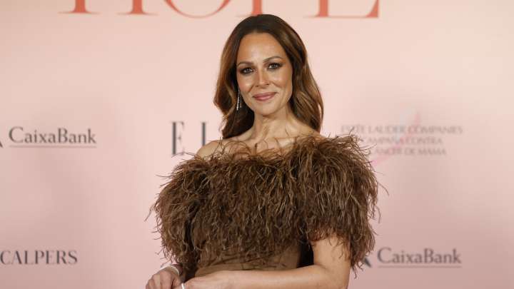 Nuevas fotos de Eva González y Nacho: su romántica cita en una terraza de Sevilla