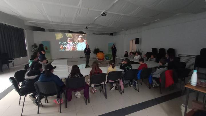 Un eclipse con mucha miga: la gente menuda de Luarca se prepara para el fenómeno de 2026