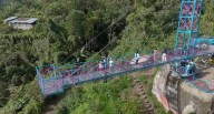 Inauguran el puente de cristal más grande de Colombia: está en Cundinamarca entre un bosque tropical