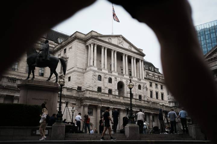 AI firms vulnerable to sharp drop in valuations, Bank of England warns