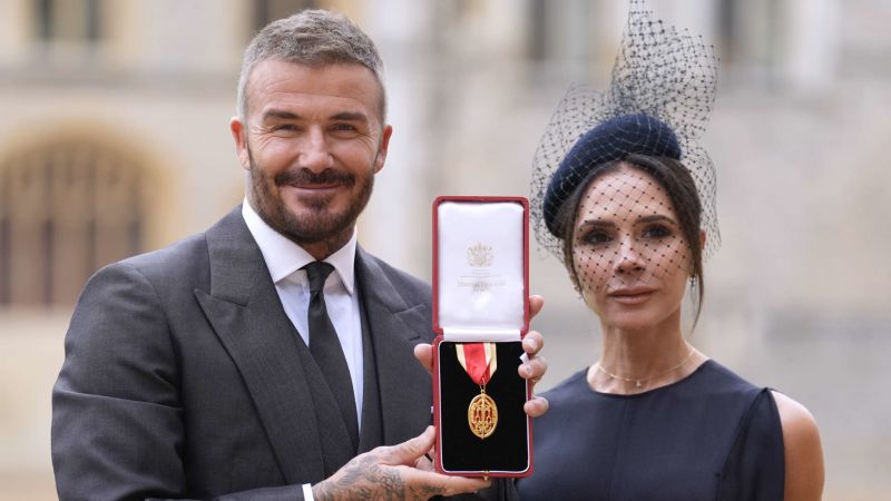 Sir David Beckham celebra su nombramiento como caballero por parte del rey Carlos III