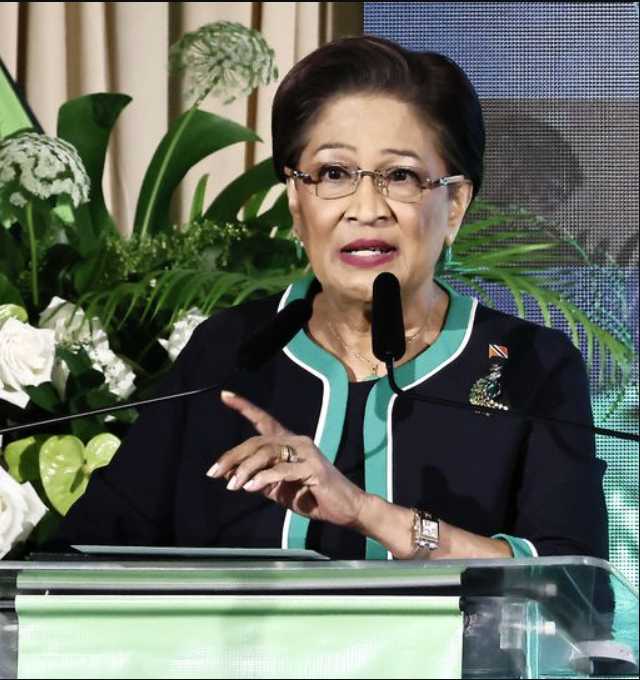 Tras negarlo de inicio, la Primera ministra de Trinidad y Tobago confirma presencia de marines de EEUU en su país