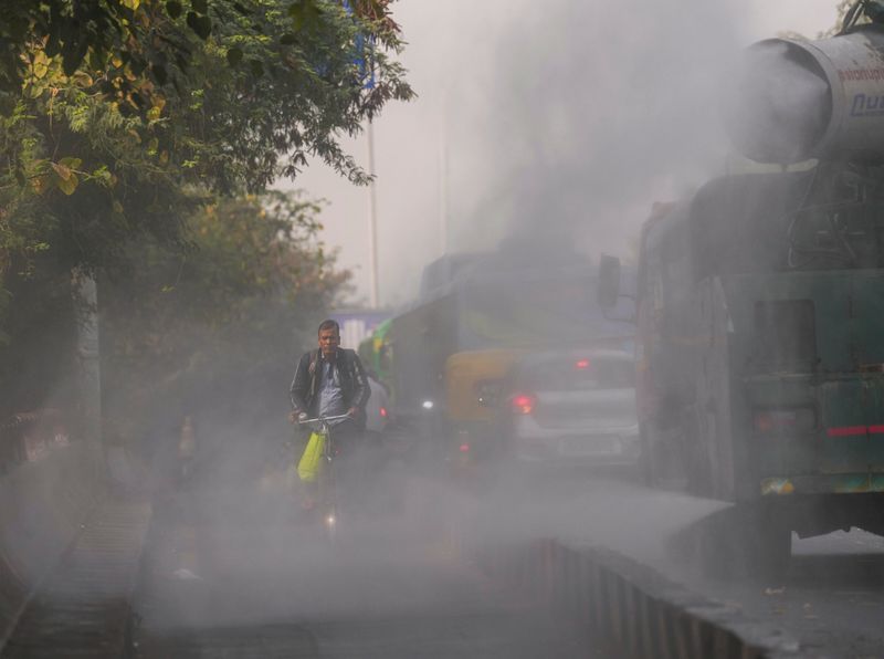 Delhi breathes toxic air, AQI likely to remain 'very poor' till Wednesday