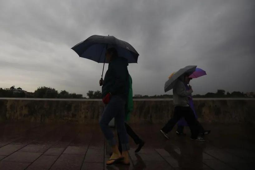 Al menos un muerto y 28 heridos, entre ellos españoles, por el temporal causado por la borrasca Claudia en sur de Portugal