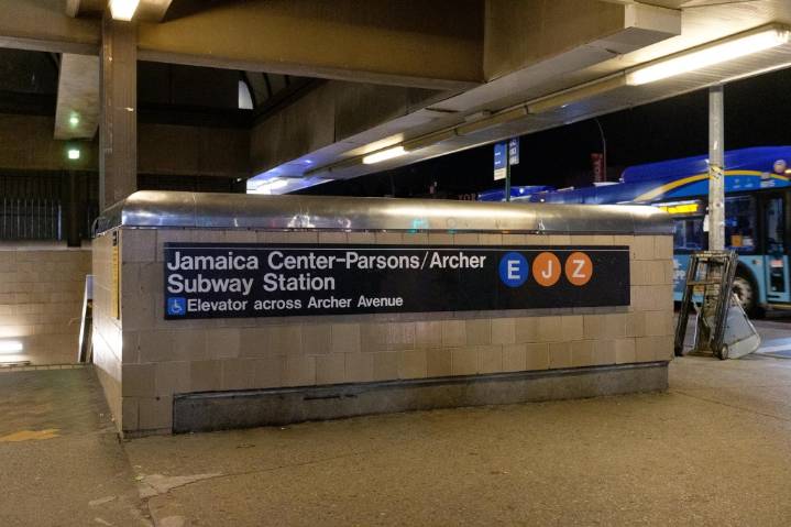 Man stabbed on Queens train after accusing attacker of speaking too loudly