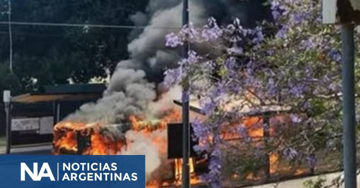 Se incendió un colectivo de la línea 160 en Ciudad Universitaria