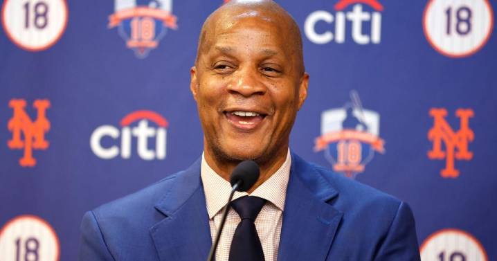 Trump pardons former Mets great Strawberry