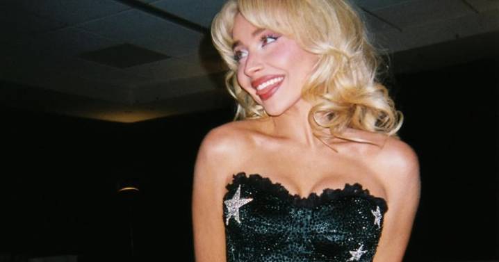 Sabrina Carpenter's Hollywood Bodysuit Is Internet's New Obsession