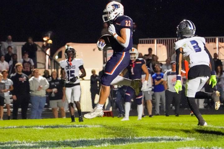 8A football: Graham Schwab steps up at fullback for Oswego