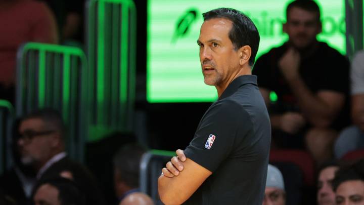Erik Spoelstra’s emotional reaction to Heat defeating Hornets after house fire