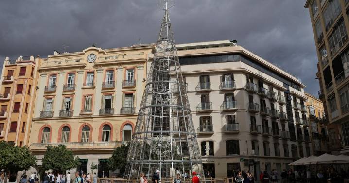 Primeros preparativos para la Navidad en Málaga: fecha del alumbrado y espectáculo en el Jardín Botánico