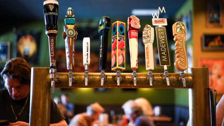 5 best dive bars in the Coachella Valley