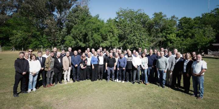 Los intendentes le advirtieron a Kicillof que 80 municipios no podrán pagar aguinaldos sin el endeudamiento