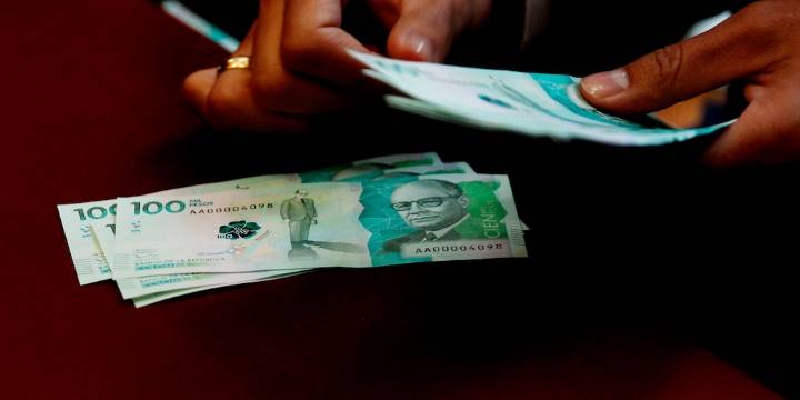 Aumento del salario mínimo de 2026 complicaría decisiones del Banco de la República y de los  colombianos: “Toca subir intereses”