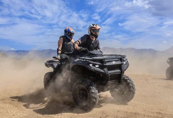 Aurora castiga a padres que dejen a menores manejar motos todo terreno