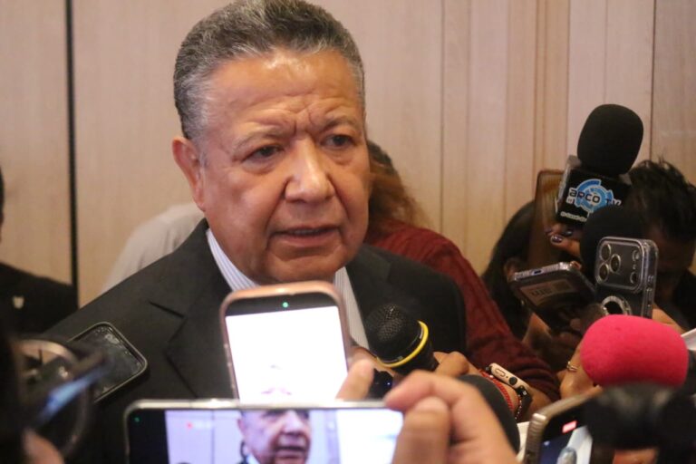 La millonaria cantidad requerida para reparar infraestructura y reubicar a habitantes de municipios afectados por las lluvias, según el gobernador