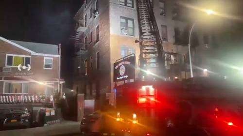 Brooklyn apartment building fire displaces families, leaves 2 people injured in Crown Heights