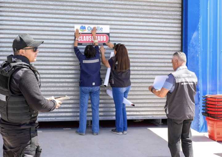 ¿Cuáles son?: Clausuran dos Mall Chinos ilegales en Ovalle por graves motivos